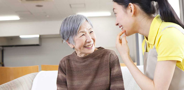 高齢者の心のケアができる人材が求められています。