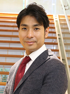 岩瀬 敦智（いわせ　あつとも）先生